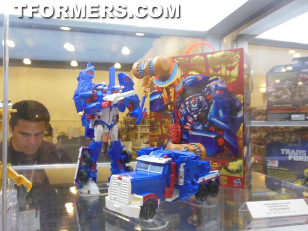 Transformers=botcon 2013 Generatations Prime Paltinum  (50 of 424)
